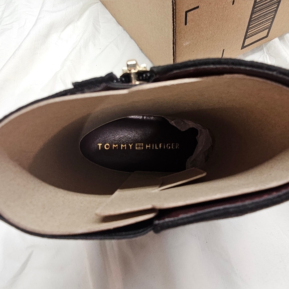 TOMMY HILFIGER Women's Black Suede Imiera Zippered Ankle Boots Size 9.5 NEW - Picture 9 of 11